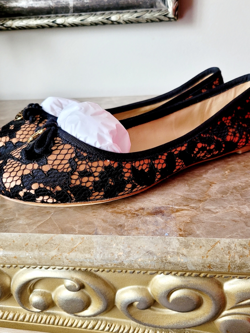 Tory Burch Chelsea Black/Nude Lace Ballet Flats with Gold Logo Charm US 9 NEW - Picture 16 of 16